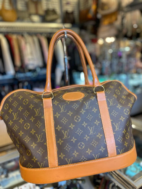 Lv cat carrier sale