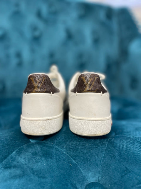 38 Louis Vuitton Designer Sneaker