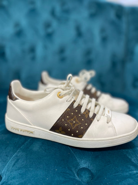 38 Louis Vuitton Designer Sneaker