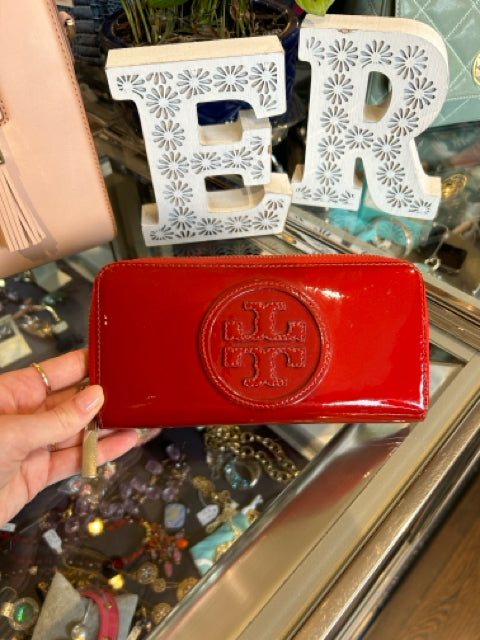 Tory Burch Wallet Red Patent Leather T Logo