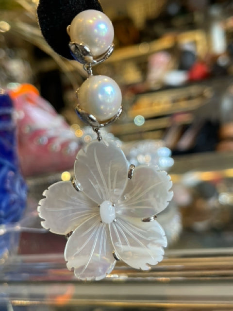 Cristina Sabatini Earrings Mother of Pearl Flower Drop